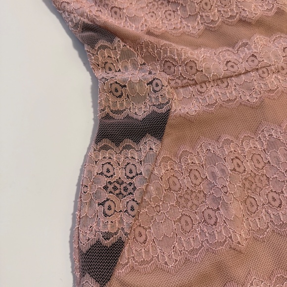 Quiet Luxury Lace Dress / Romantic Pink – Fitted, Short Sleeve, Elegant, Small - Picture 4 of 7